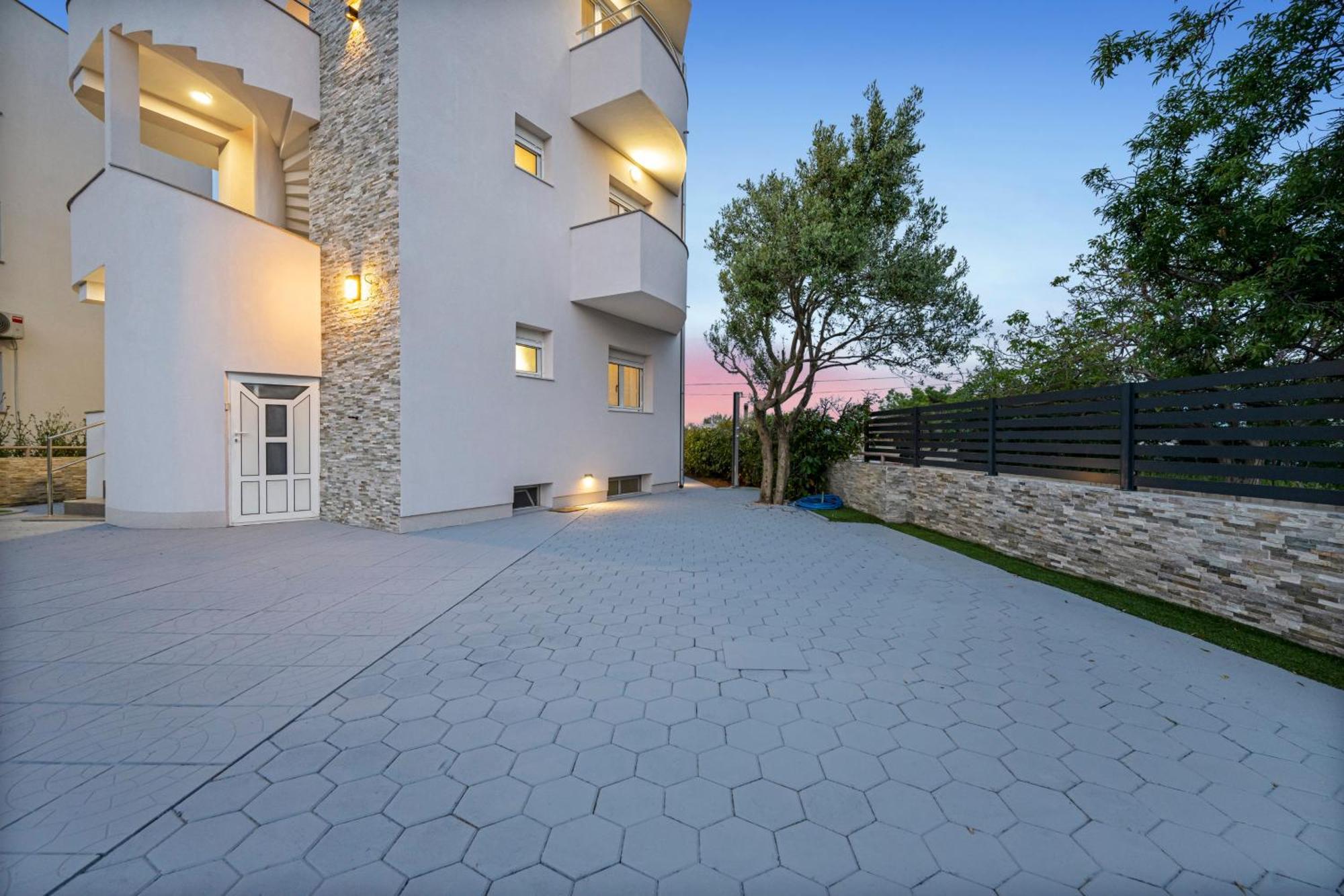 Aquarius Apartments - Beachside With Heated Pool Vodice Kültér fotó