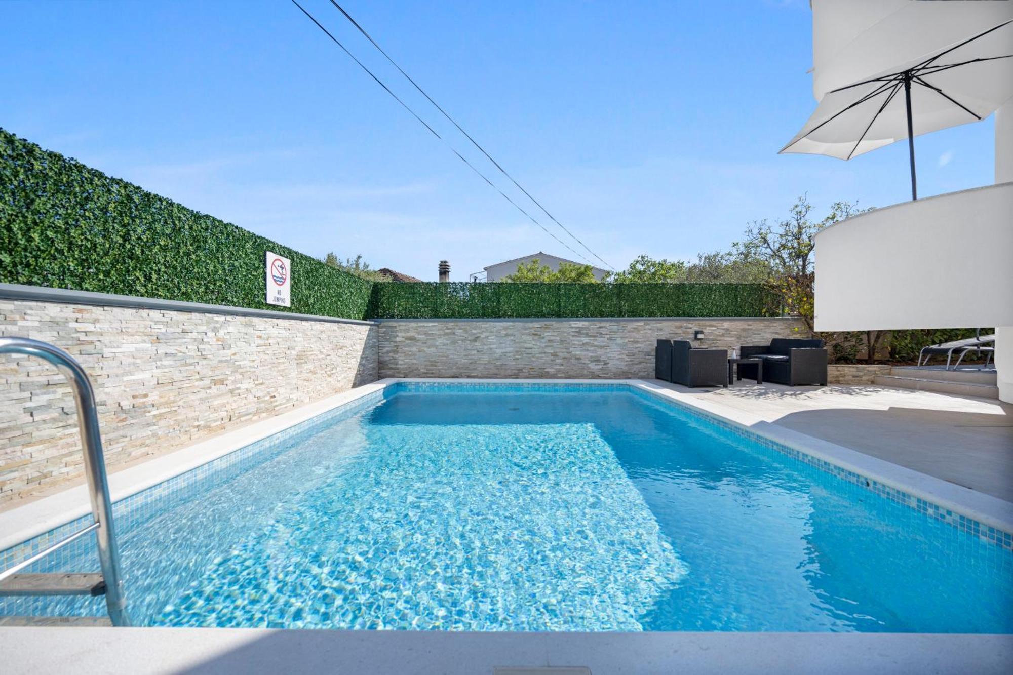 Aquarius Apartments - Beachside With Heated Pool Vodice Kültér fotó