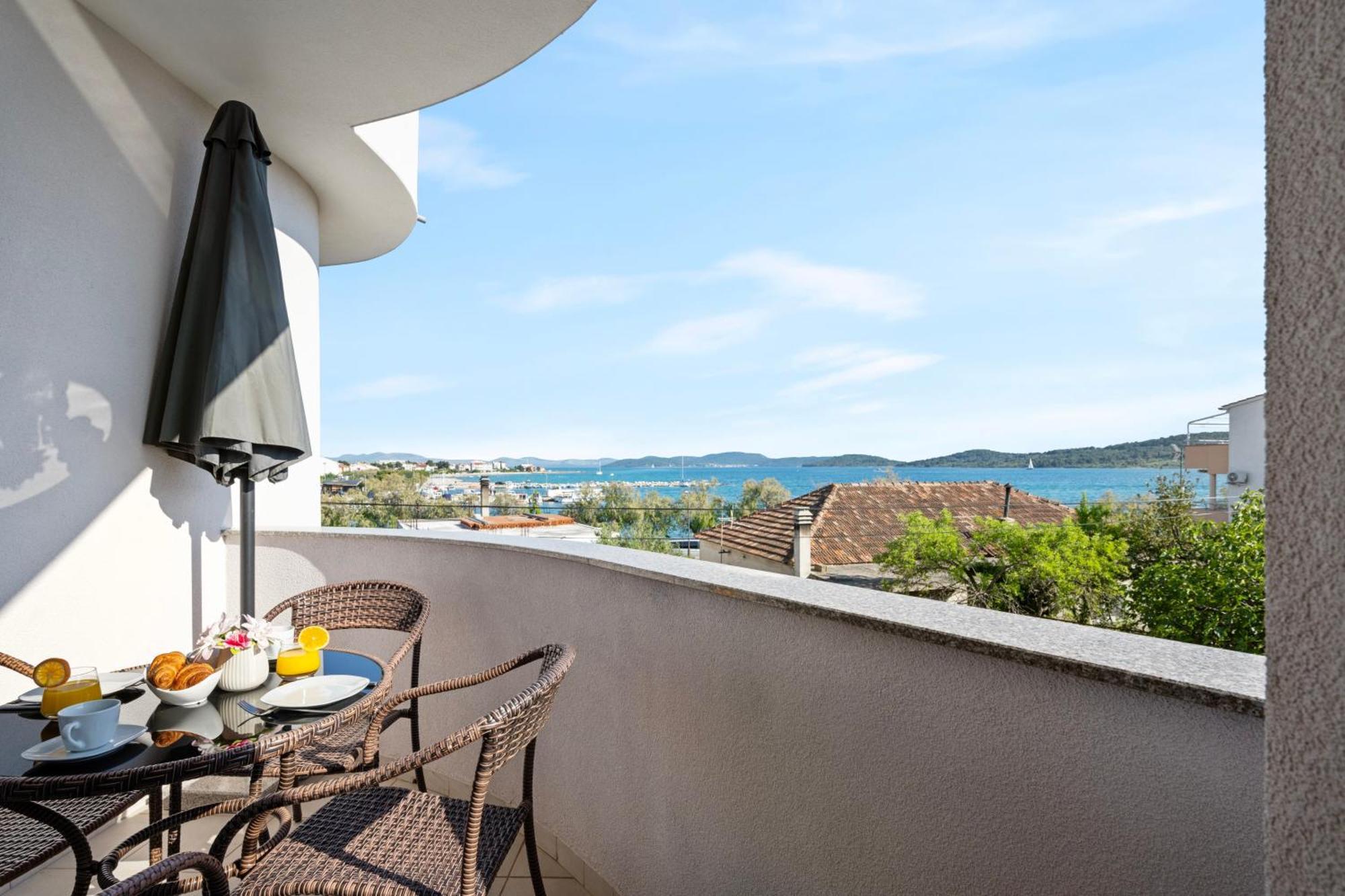 Aquarius Apartments - Beachside With Heated Pool Vodice Kültér fotó