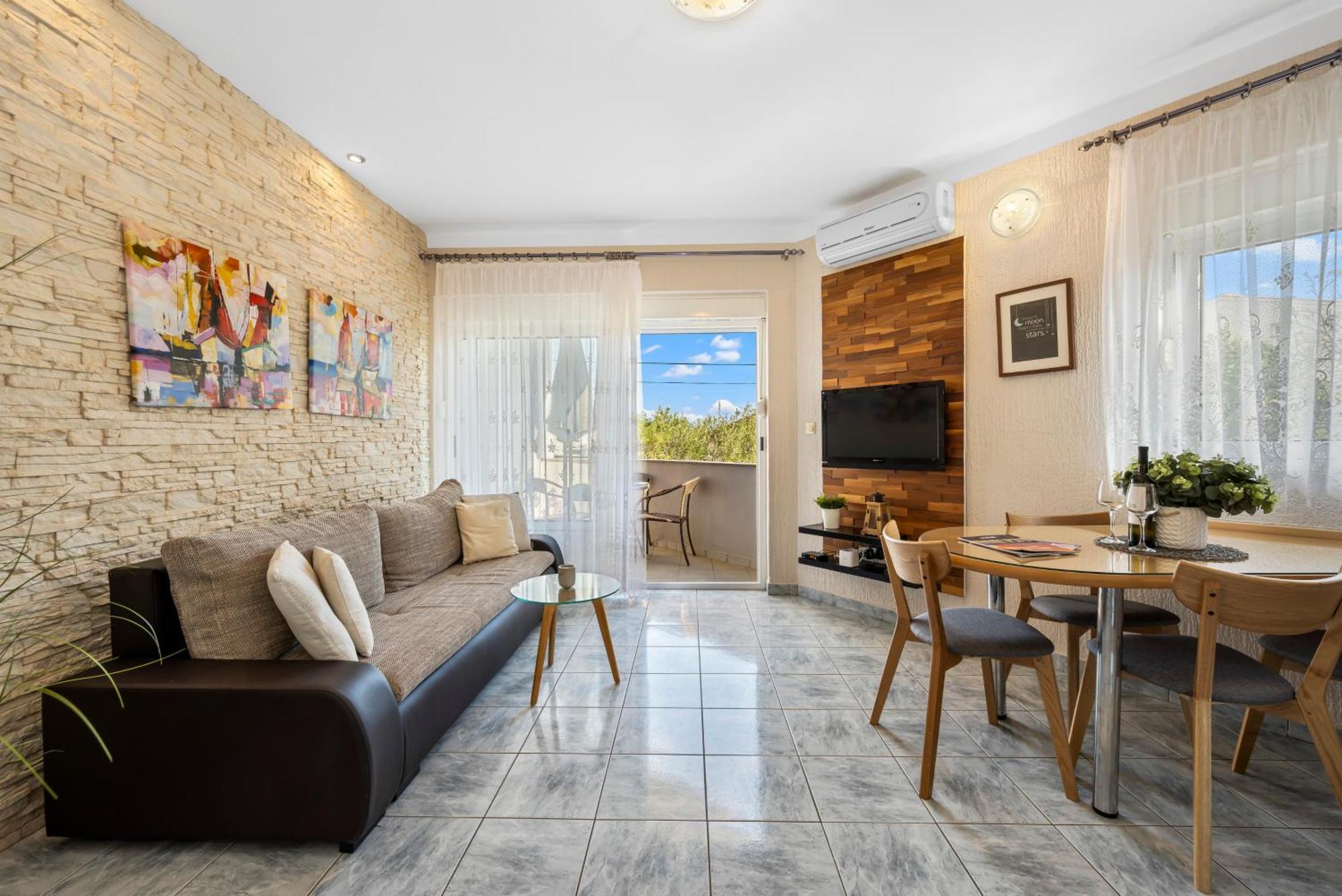 Aquarius Apartments - Beachside With Heated Pool Vodice Kültér fotó