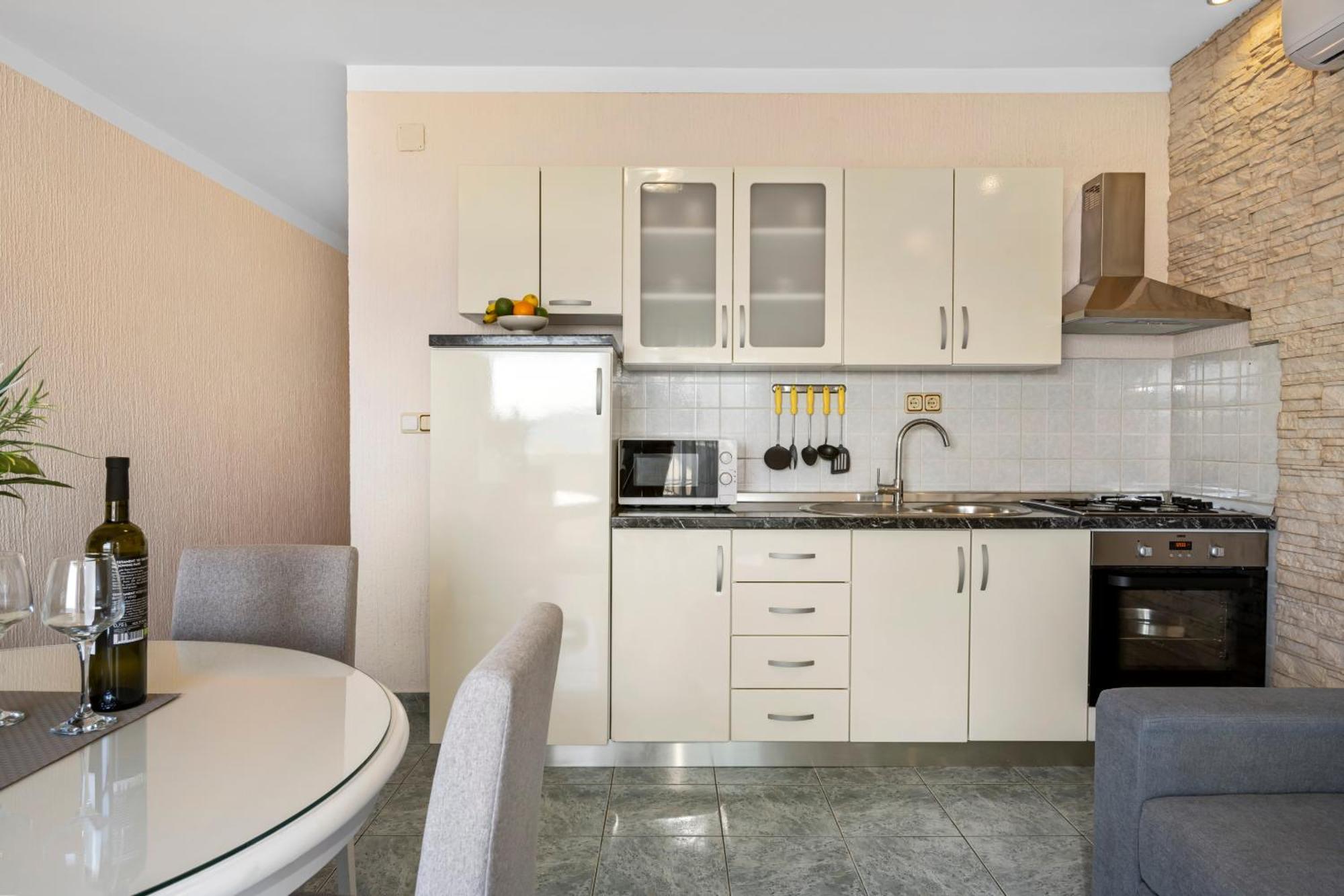 Aquarius Apartments - Beachside With Heated Pool Vodice Szoba fotó