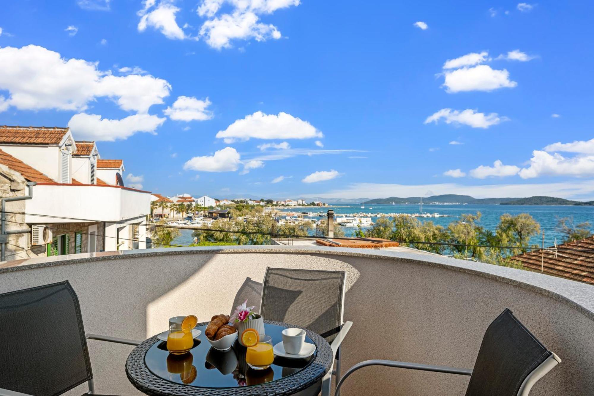 Aquarius Apartments - Beachside With Heated Pool Vodice Kültér fotó