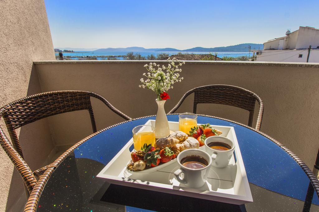 Aquarius Apartments - Beachside With Heated Pool Vodice Kültér fotó