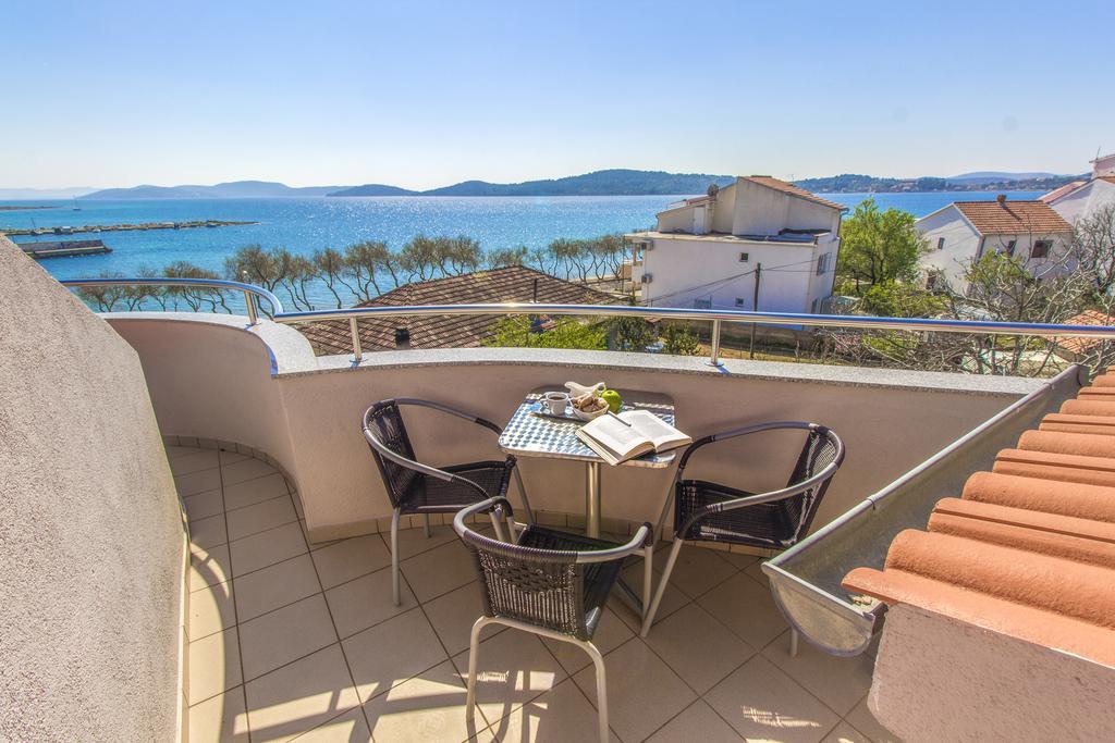 Aquarius Apartments - Beachside With Heated Pool Vodice Kültér fotó
