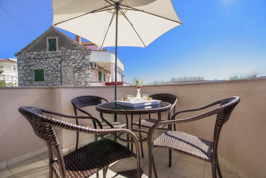 Aquarius Apartments - Beachside With Heated Pool Vodice Kültér fotó