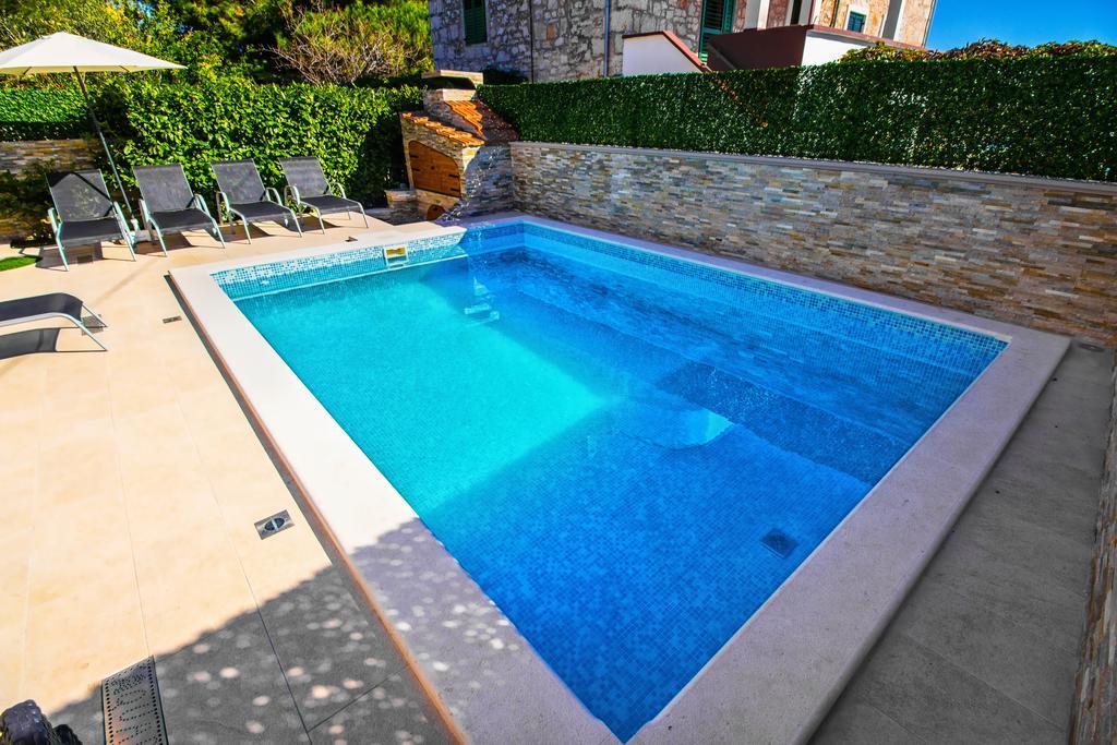 Aquarius Apartments - Beachside With Heated Pool Vodice Kültér fotó