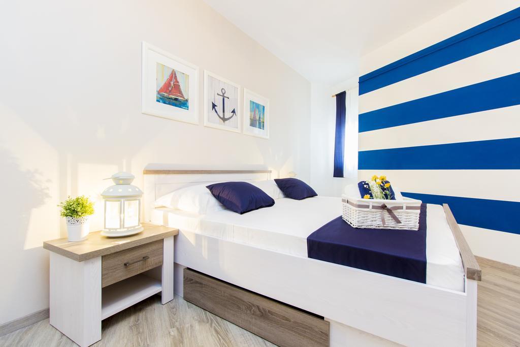 Aquarius Apartments - Beachside With Heated Pool Vodice Kültér fotó